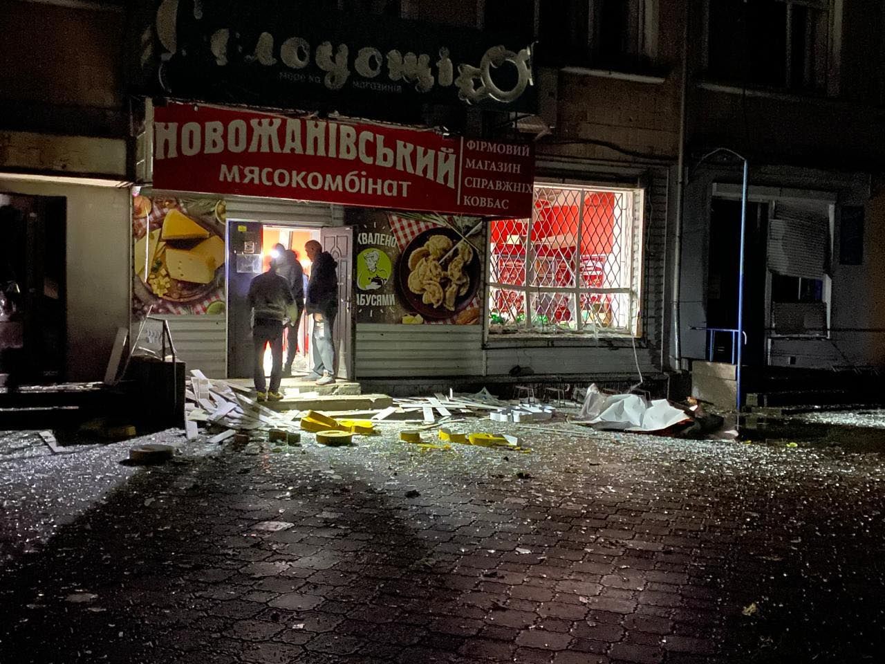 Окупанти вгатили по центральній площі Новгород-Сіверського: які наслідки Окупанти вгатили по центральній площі Новгород-Сіверського: які наслідки