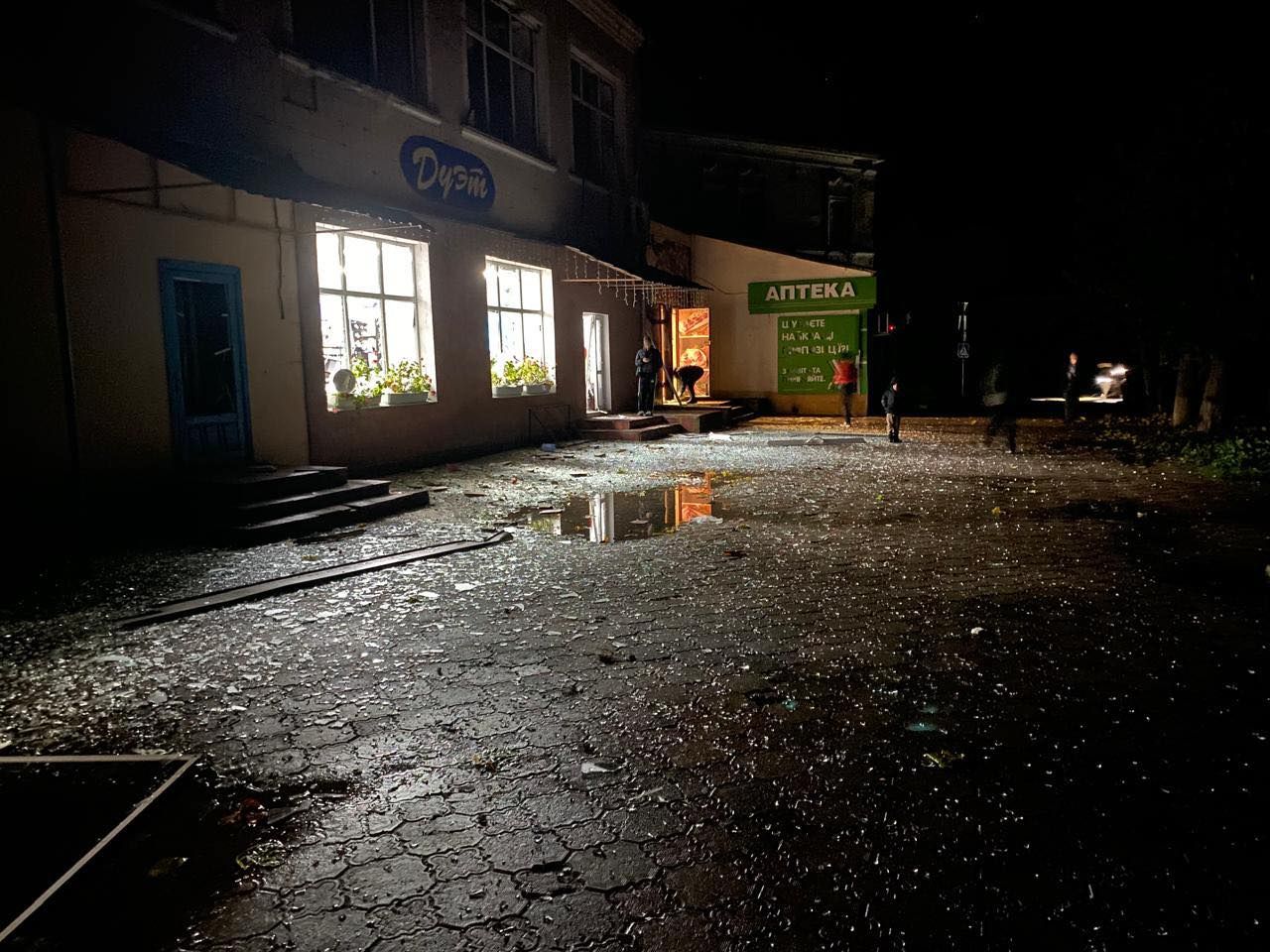 Окупанти вгатили по центральній площі Новгород-Сіверського: які наслідки Окупанти вгатили по центральній площі Новгород-Сіверського: які наслідки