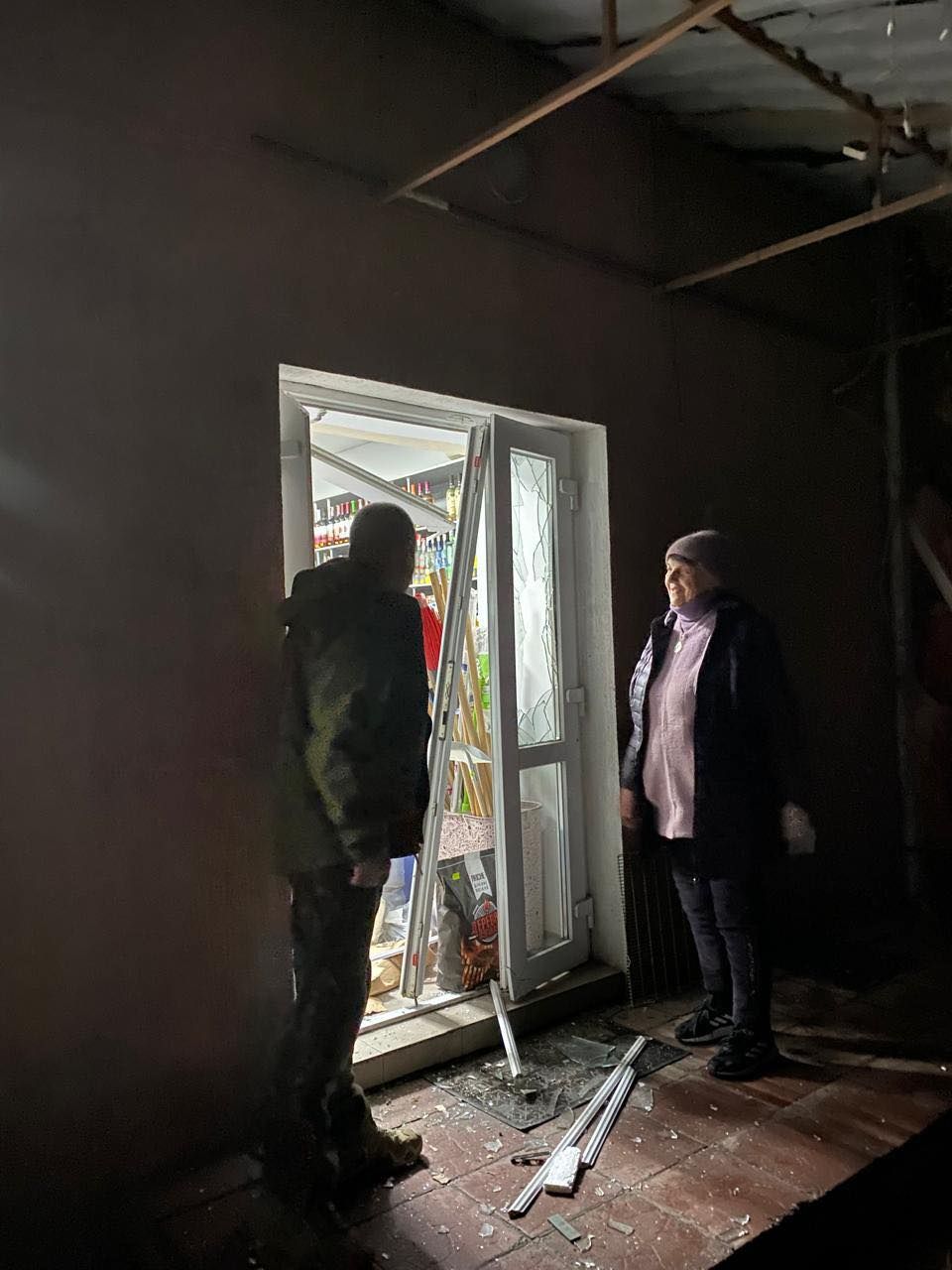 Окупанти вгатили по центральній площі Новгород-Сіверського: які наслідки Окупанти вгатили по центральній площі Новгород-Сіверського: які наслідки