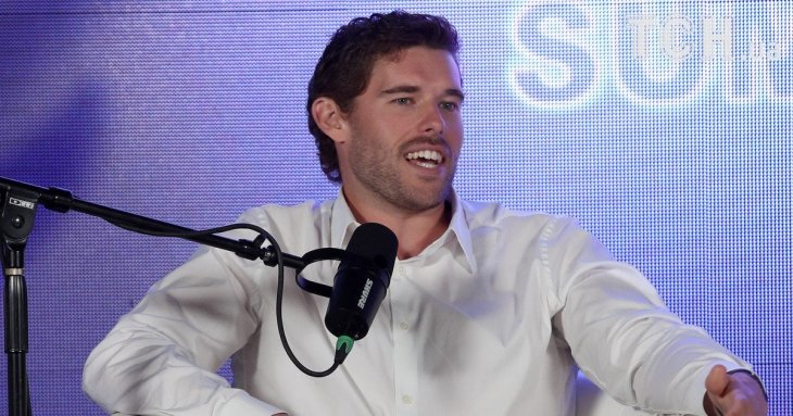 Схудлий на 15 кг син Шварцнеггера похизувався підтягнутим тілом на сімейній прогулянці