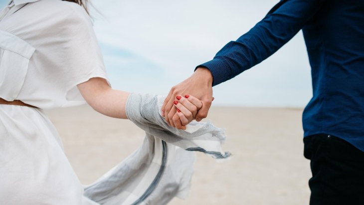 Медики назвали небезпечне захворювання, яке передається за звичайного рукостискання