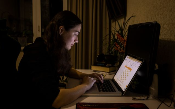 Де в Україні завтра вимикатимуть світло: список областей та графіки Де в Україні завтра вимикатимуть світло: список областей та графіки