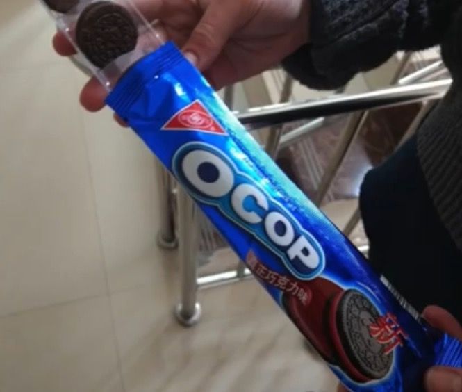 Кумедні підробки відомих брендів, які відчайдушно намагаються виглядати не як дешеві копії - фото 786015