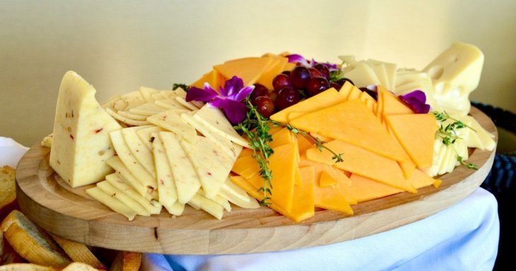 Японські науковці відкрили несподівану властивість сиру: ось як він здатен змінювати роботу мозку