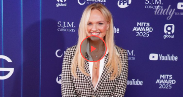 У картатому костюмі і розстебнутій сорочці: зірка Spice Girls Емма Бантон блиснула пікантним декольте на церемонії У картатому костюмі і розстебнутій сорочці: зірка Spice Girls Емма Бантон блиснула пікантним декольте на церемонії