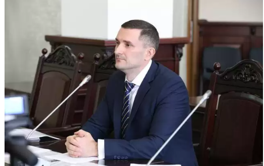 "Щоб купити новий айфон і злітати у Таїланд": український кандидат у судді зізнався в мотиваційному листі, нащо йому така посада "Щоб купити новий айфон і злітати у Таїланд": український кандидат у судді зізнався в мотиваційному листі, нащо йому така посада