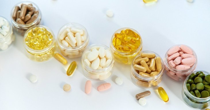 Чому не можна поєднувати алкоголь та антидепресанти: ризики для мозку та сну