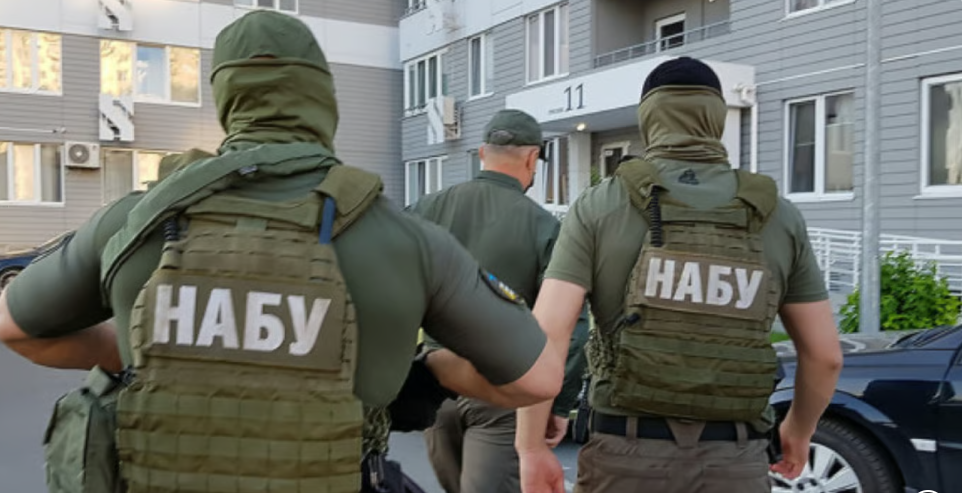 НАБУ проводило обшук у 4 квартирах Міндіча майже 12 годин НАБУ проводило обшук у 4 квартирах Міндіча майже 12 годин