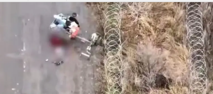 На Харківщині російський дрон убив цивільних, які їхали за пенсією та продуктами На Харківщині російський дрон убив цивільних, які їхали за пенсією та продуктами