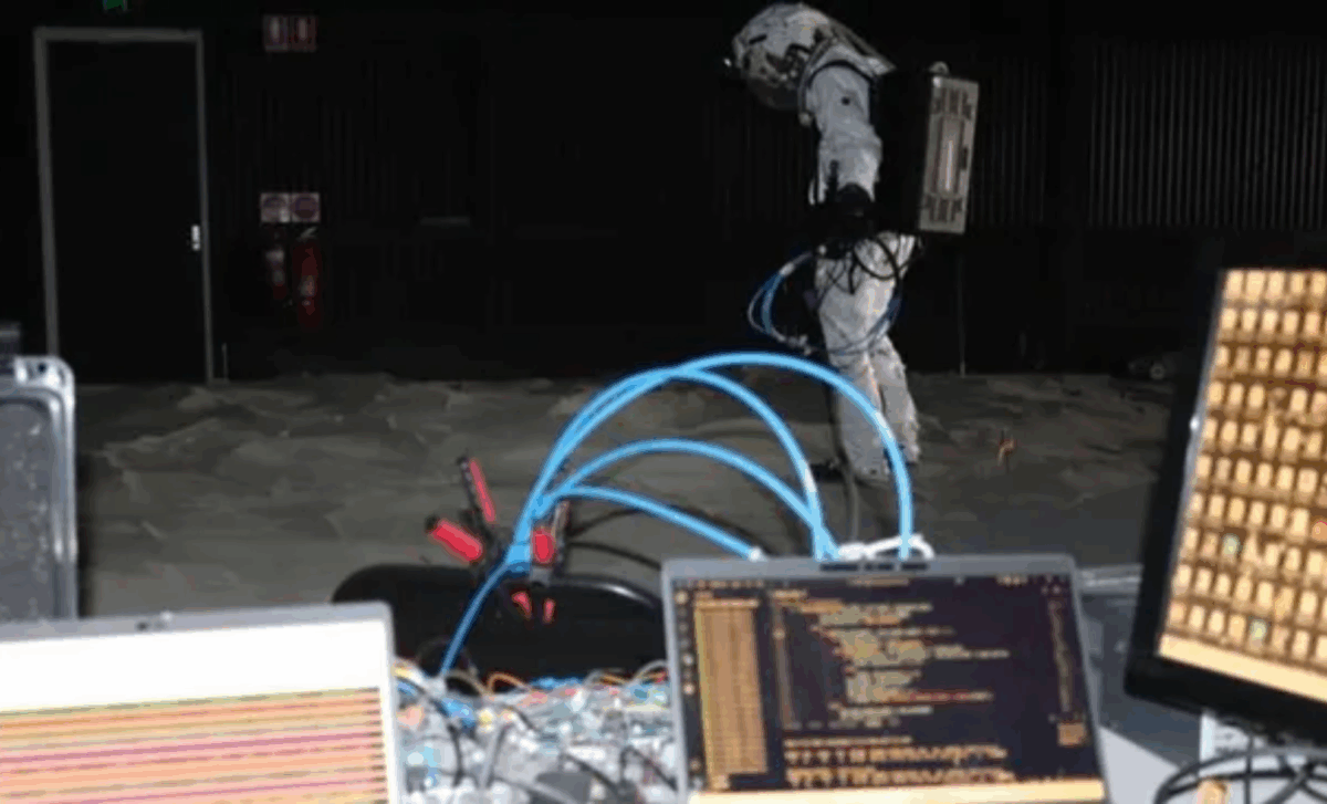 Вчені створили екзокостюм, що допоможе виживати астронавтам на інших планетах Вчені створили екзокостюм, що допоможе виживати астронавтам на інших планетах