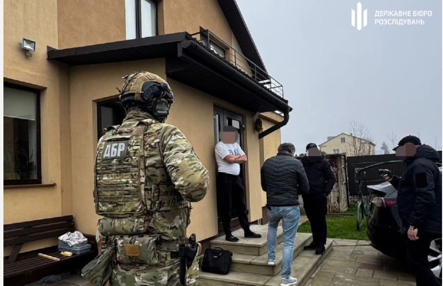 Чиновники Держпраці організували багатомільйонну схему вимагання грошей з бізнесу за безкоштовні послуги - ДБР Чиновники Держпраці організували багатомільйонну схему вимагання грошей з бізнесу за безкоштовні послуги - ДБР