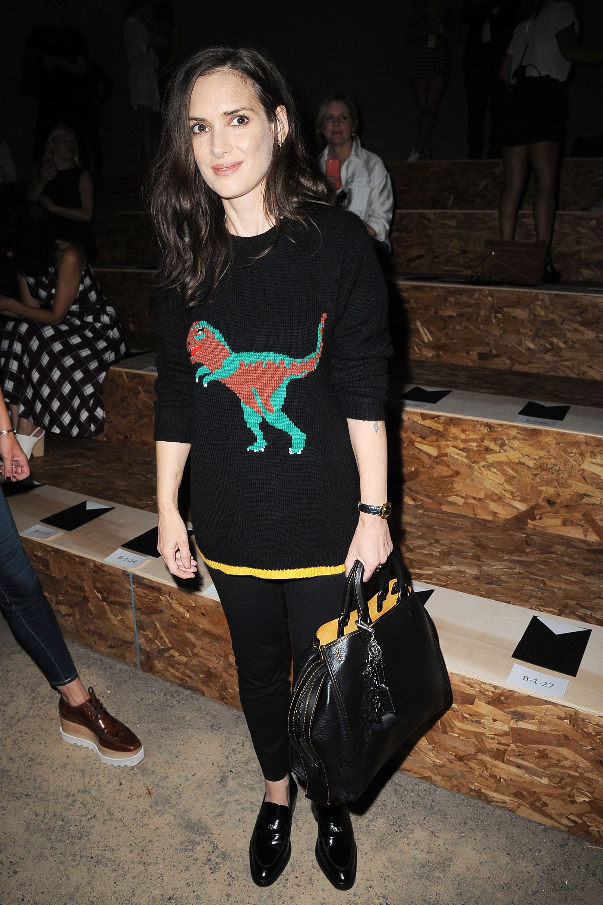 Вайнона з динозавром - фото 797139