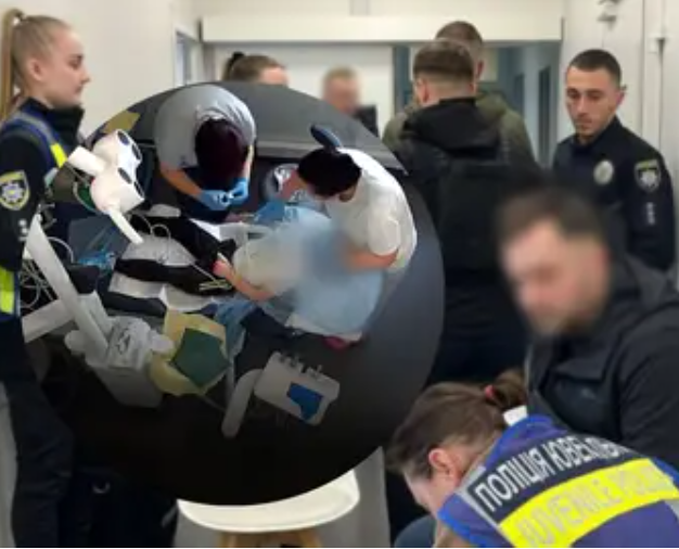 Смерть 7-річного хлопчика у стоматології Києва: лікарці-анестезіологу вручили підозру Смерть 7-річного хлопчика у стоматології Києва: лікарці-анестезіологу вручили підозру