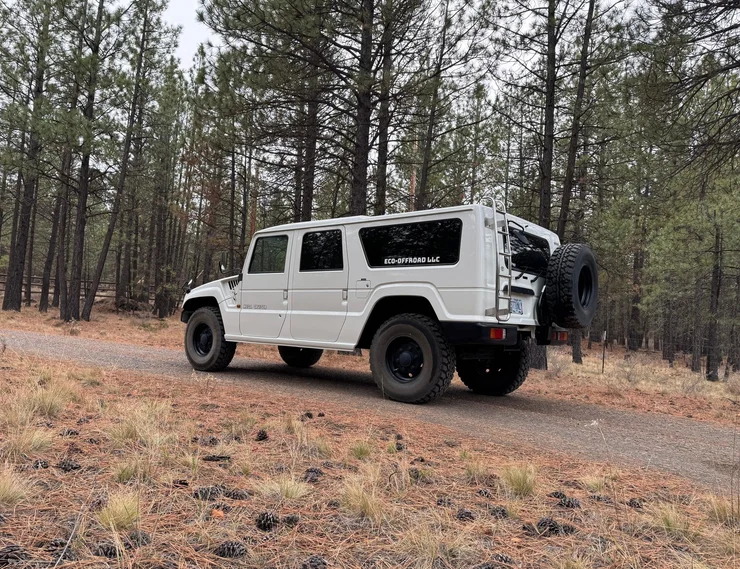 Японський Hummer: на аукціон виставили найбільший позашляховик Toyota (ФОТО)