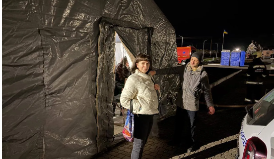 У Фастові залізничники розгорнули тимчасовий вокзал з ялинкою У Фастові залізничники розгорнули тимчасовий вокзал з ялинкою