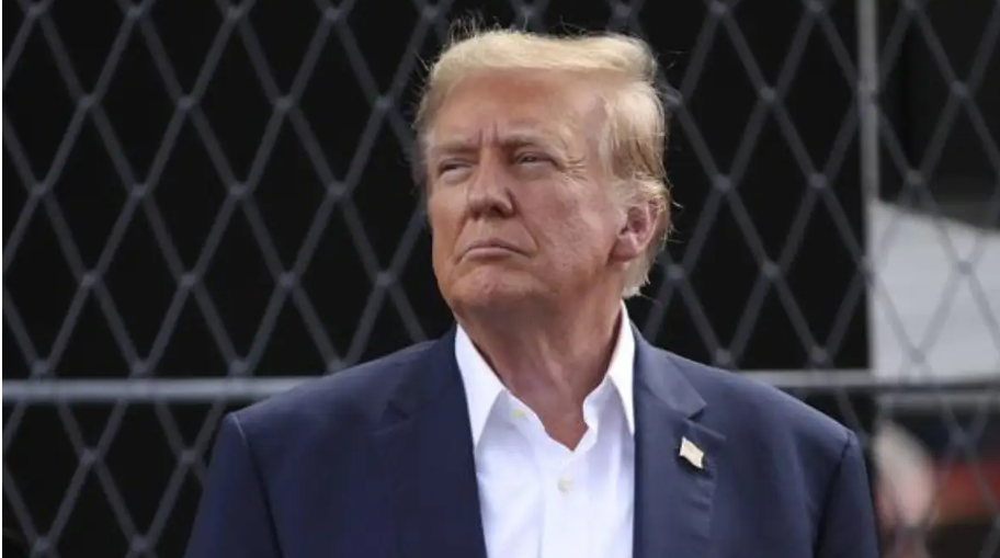 Відомий карикатурист висміяв Інфантіно та Трампа – яскравий арт зобразив абсурд довкола "Премії миру ФІФА" Відомий карикатурист висміяв Інфантіно та Трампа – яскравий арт зобразив абсурд довкола "Премії миру ФІФА"