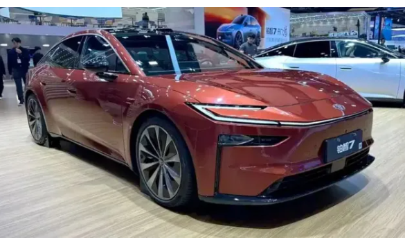 Набагато дешевше за Tesla: нова Toyota здивувала можливостями Набагато дешевше за Tesla: нова Toyota здивувала можливостями