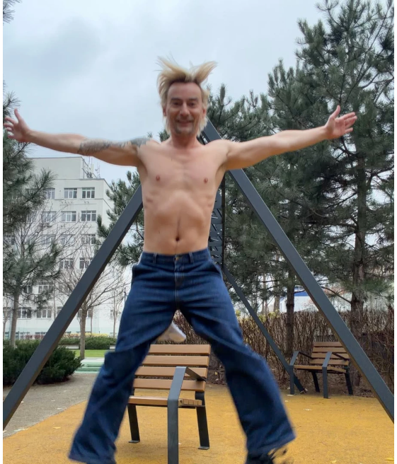 Байдуже до температури: голоторсий Бадоєв показав тренування просто неба Байдуже до температури: голоторсий Бадоєв показав тренування просто неба