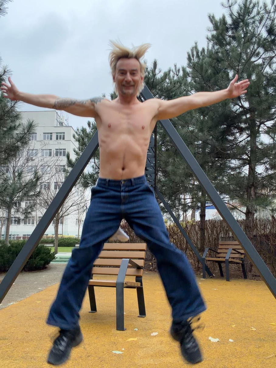 Байдуже до температури: голоторсий Бадоєв показав тренування просто неба Байдуже до температури: голоторсий Бадоєв показав тренування просто неба