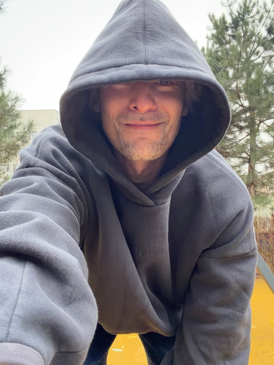 Байдуже до температури: голоторсий Бадоєв показав тренування просто неба Байдуже до температури: голоторсий Бадоєв показав тренування просто неба