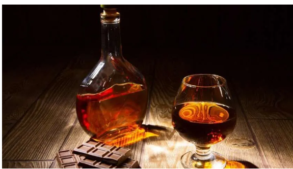 В Україні з 1 січня 2026 року заборонять використання назв «шампанське» та «коньяк» В Україні з 1 січня 2026 року заборонять використання назв «шампанське» та «коньяк»