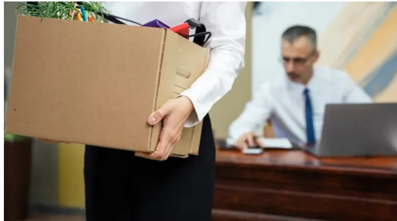 Прийшла надто рано – втратила роботу: жінку звільнили за надмірну пунктуальність Прийшла надто рано – втратила роботу: жінку звільнили за надмірну пунктуальність