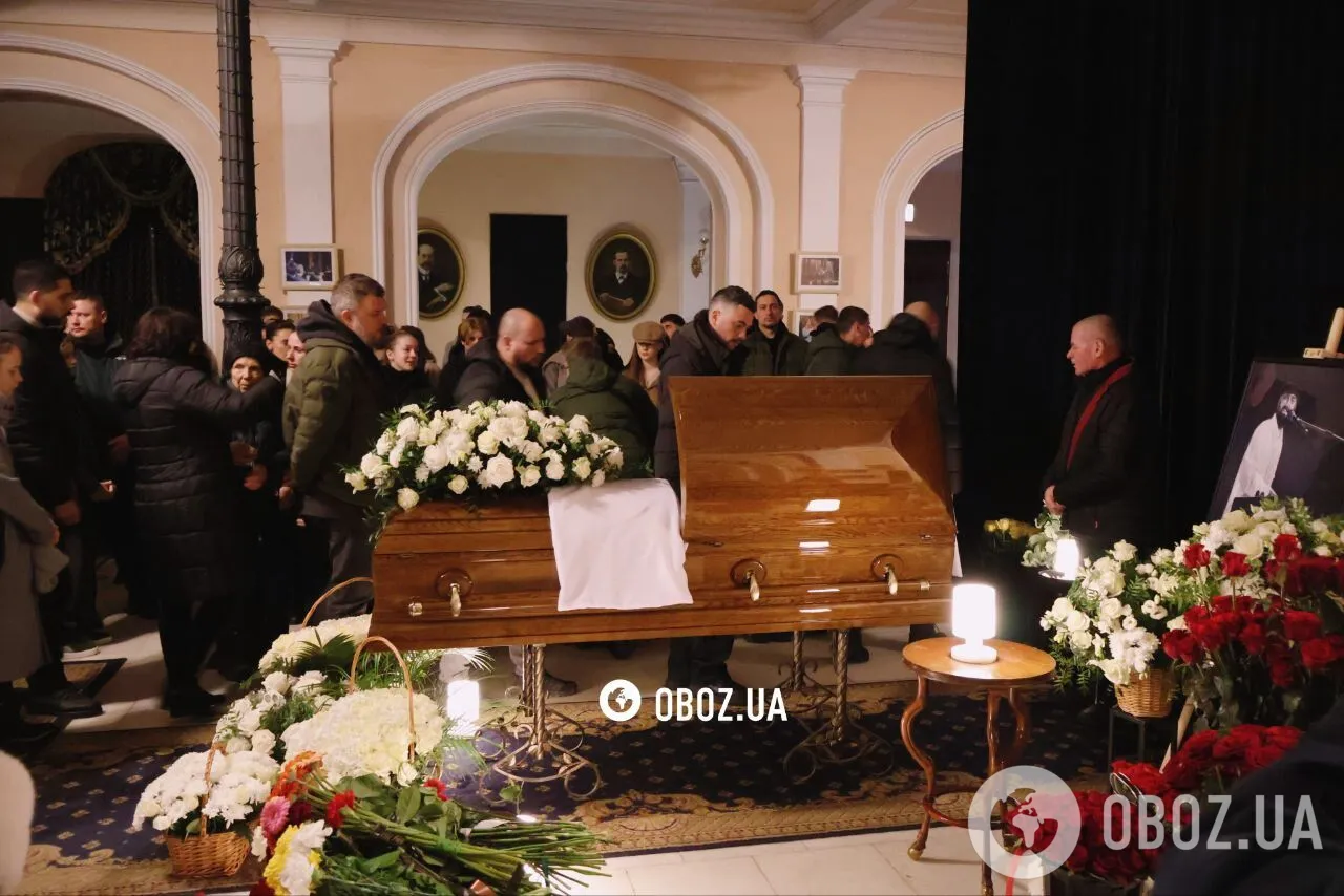 Зірки в траурі: як проходить прощання з Михайлом Клименком із гурту ADAM. Ексклюзивні фото Зірки в траурі: як проходить прощання з Михайлом Клименком із гурту ADAM. Ексклюзивні фото