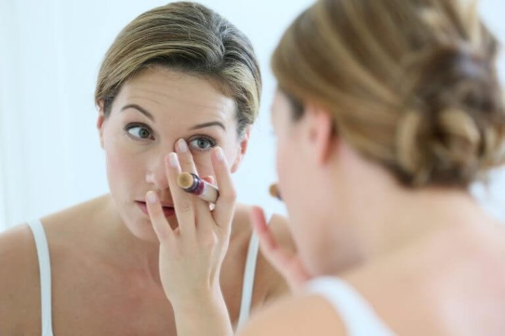 Медики назвали щоденні звички, які позбавляють жінок привабливості