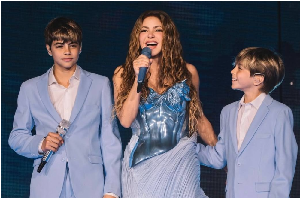 Зворушливо: Шакіра вперше заспівала зі своїми синами Зворушливо: Шакіра вперше заспівала зі своїми синами