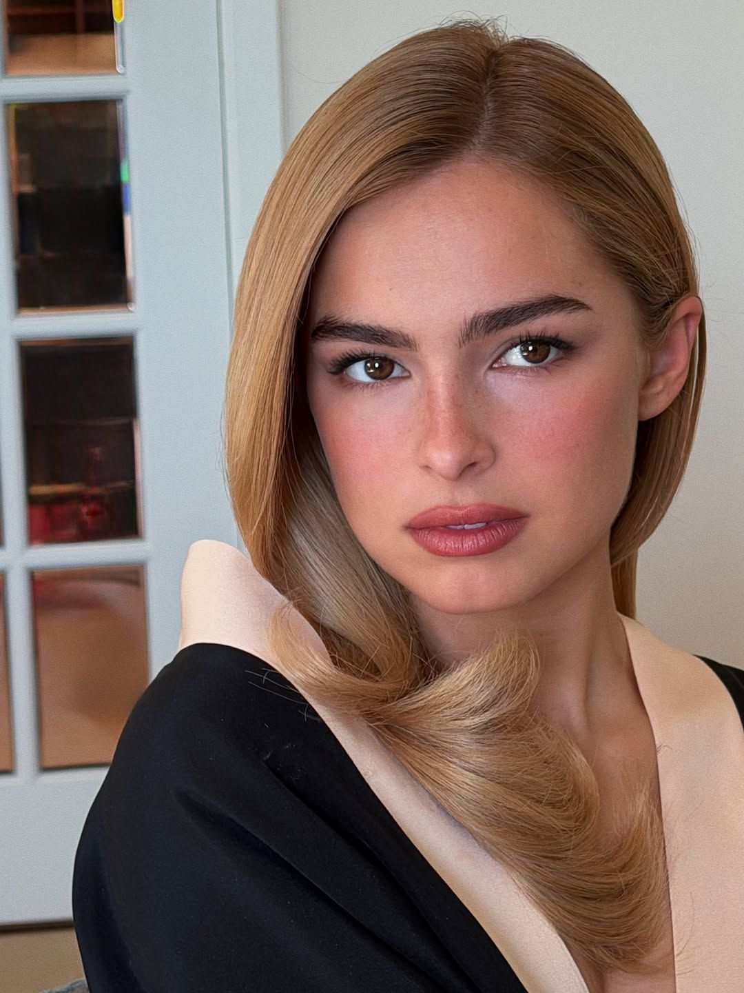 Б'юті-феномен сезону: нюдовий макіяж Ніни Парк, який підкорив зиму 2025/26 - фото 801979