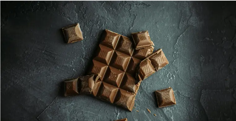 Вчені знайшли інгредієнт в чорному шоколаді, який сповільнює старіння Вчені знайшли інгредієнт в чорному шоколаді, який сповільнює старіння