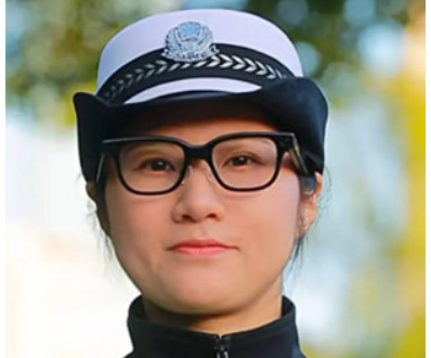 Китайські поліцейські почали використовувати смарт-окуляри з ШІ Китайські поліцейські почали використовувати смарт-окуляри з ШІ