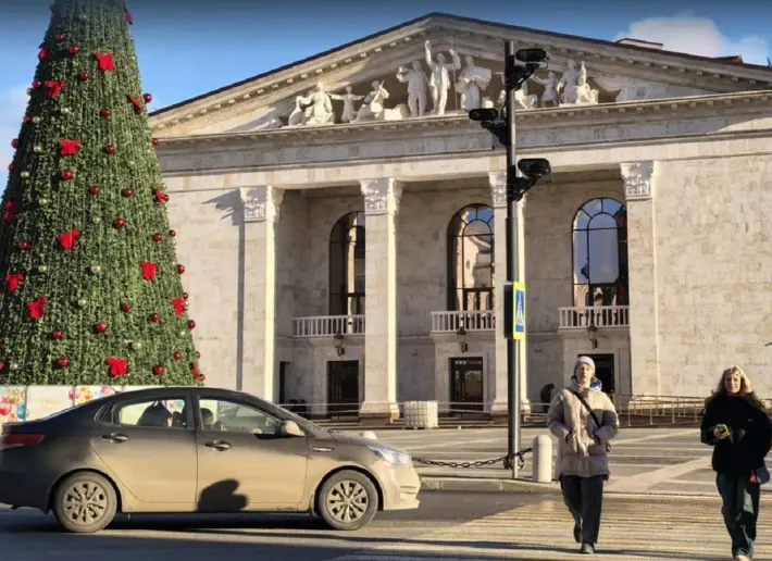 Окупанти перетворили театр у Маріуполі на об’єкт пропаганди - ЦПД Окупанти перетворили театр у Маріуполі на об’єкт пропаганди - ЦПД