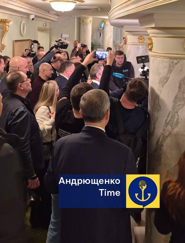 \"Рештки тіл залили бетоном\": у Маріуполі росіяни цинічно відкрили новий драмтеатр \"Рештки тіл залили бетоном\": у Маріуполі росіяни цинічно відкрили новий драмтеатр