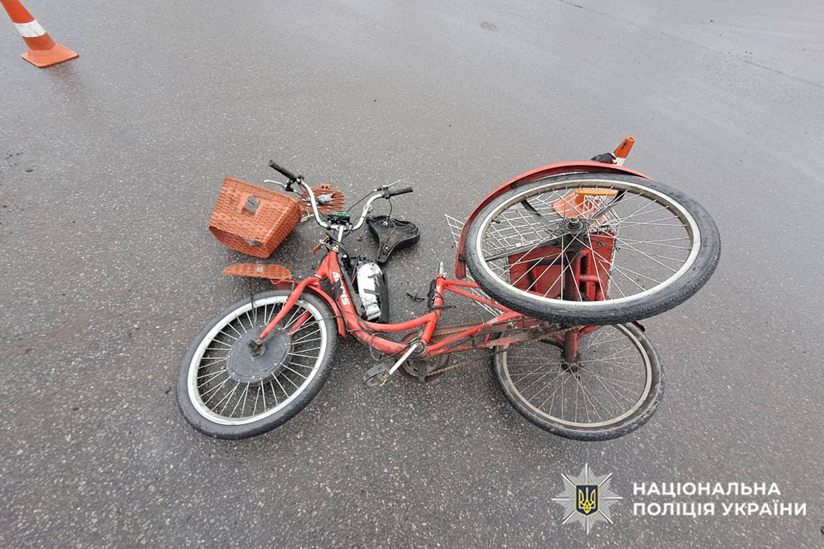 На Хмельниччині внаслідок ДТП потрапила до реанімації кермувальниця електровелосипеда На Хмельниччині внаслідок ДТП потрапила до реанімації кермувальниця електровелосипеда