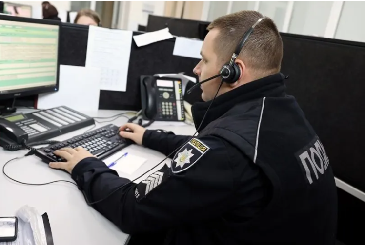 Курйозні виклики на поліцію у 2025: від кажанів до дивних світлових точок Курйозні виклики на поліцію у 2025: від кажанів до дивних світлових точок