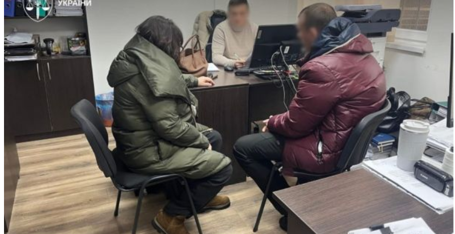 Скандал на Прикарпатті: поліцейський обманом привласнив 2,7 млн грн родини загиблої захисниці Скандал на Прикарпатті: поліцейський обманом привласнив 2,7 млн грн родини загиблої захисниці