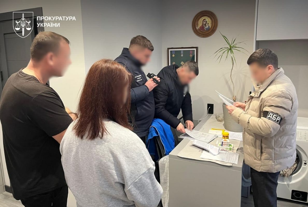 Скандал на Прикарпатті: поліцейський обманом привласнив 2,7 млн грн родини загиблої захисниці Скандал на Прикарпатті: поліцейський обманом привласнив 2,7 млн грн родини загиблої захисниці