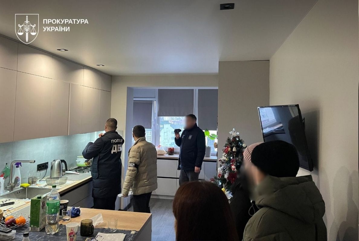 Скандал на Прикарпатті: поліцейський обманом привласнив 2,7 млн грн родини загиблої захисниці Скандал на Прикарпатті: поліцейський обманом привласнив 2,7 млн грн родини загиблої захисниці