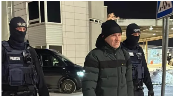 З Естонії депортували громадянина РФ за підозрою у шпигунстві З Естонії депортували громадянина РФ за підозрою у шпигунстві