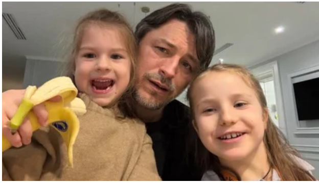 На Сергія Притулу з доньками "напали" у мережі через його невдалий жарт про світло - в чому ведучий звинувачує Кличка На Сергія Притулу з доньками "напали" у мережі через його невдалий жарт про світло - в чому ведучий звинувачує Кличка