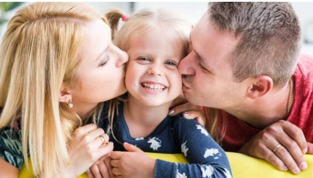 Ніколи не робіть цього при дитині: топ-заборон для батьків, про які варто пам’ятати щодня Ніколи не робіть цього при дитині: топ-заборон для батьків, про які варто пам’ятати щодня