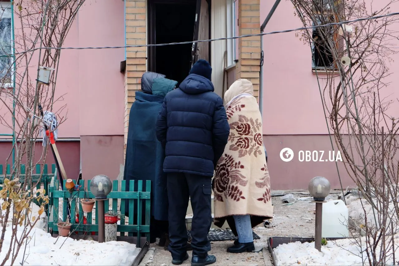 Пошкоджений будинок та діра в стелі: наслідки атаки РФ на Печерськ у Києві Пошкоджений будинок та діра в стелі: наслідки атаки РФ на Печерськ у Києві