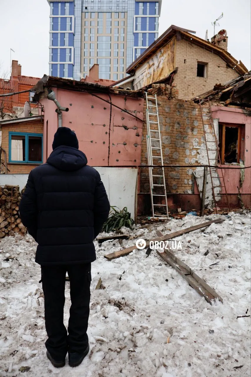 Пошкоджений будинок та діра в стелі: наслідки атаки РФ на Печерськ у Києві Пошкоджений будинок та діра в стелі: наслідки атаки РФ на Печерськ у Києві