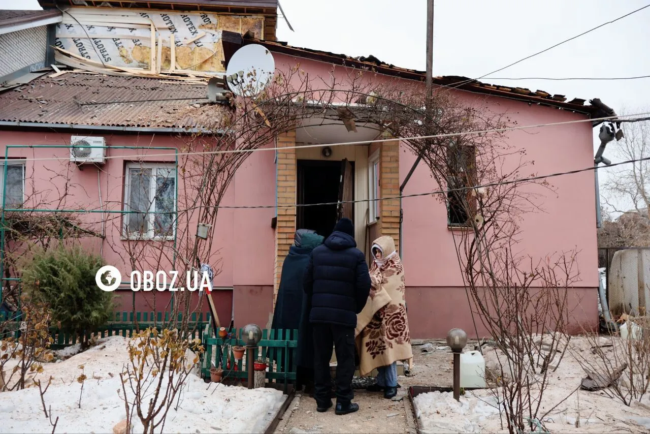 Пошкоджений будинок та діра в стелі: наслідки атаки РФ на Печерськ у Києві Пошкоджений будинок та діра в стелі: наслідки атаки РФ на Печерськ у Києві