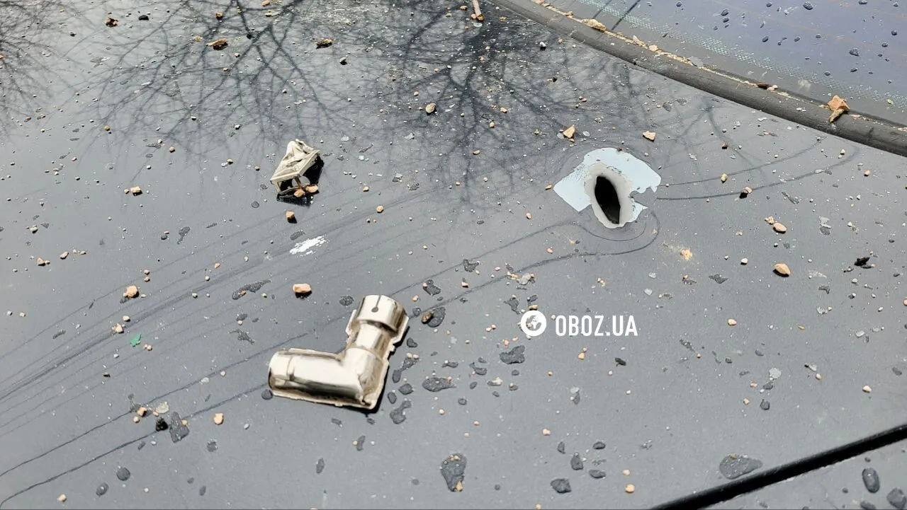 Пошкоджений будинок та діра в стелі: наслідки атаки РФ на Печерськ у Києві Пошкоджений будинок та діра в стелі: наслідки атаки РФ на Печерськ у Києві