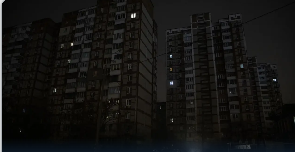 ДТЕК пояснив, чому "стрибає" напруга під час графіків відключень ДТЕК пояснив, чому "стрибає" напруга під час графіків відключень