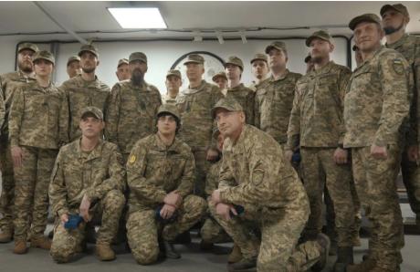 "Сила нашого війська – це люди": Сирський нагородив бійців штурмових підрозділів у Південній операційній зоні "Сила нашого війська – це люди": Сирський нагородив бійців штурмових підрозділів у Південній операційній зоні