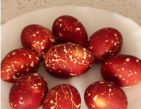 Секрет красивих великодніх яєць: поєднання цибулевого лушпиння та парафіну Секрет красивих великодніх яєць: поєднання цибулевого лушпиння та парафіну