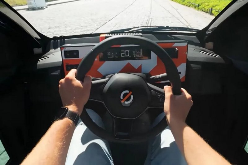 Найдешевший електрокар Renault Mobilize Duo зняли з виробництва: як він виглядає всередині Найдешевший електрокар Renault Mobilize Duo зняли з виробництва: як він виглядає всередині